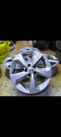 طقم جنطات • نيسان • مقاس ١٧