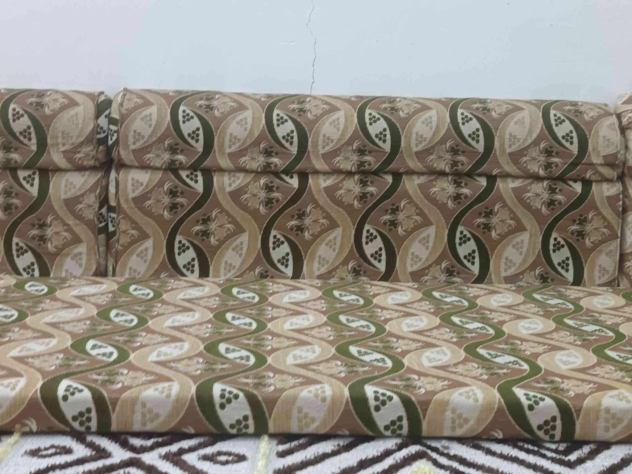 سلام عليكم ديوان للبيع السعر 350 بي مجال عنوان الناصريه سوق الشيوخ الشموع رقم الهاتف ***********
