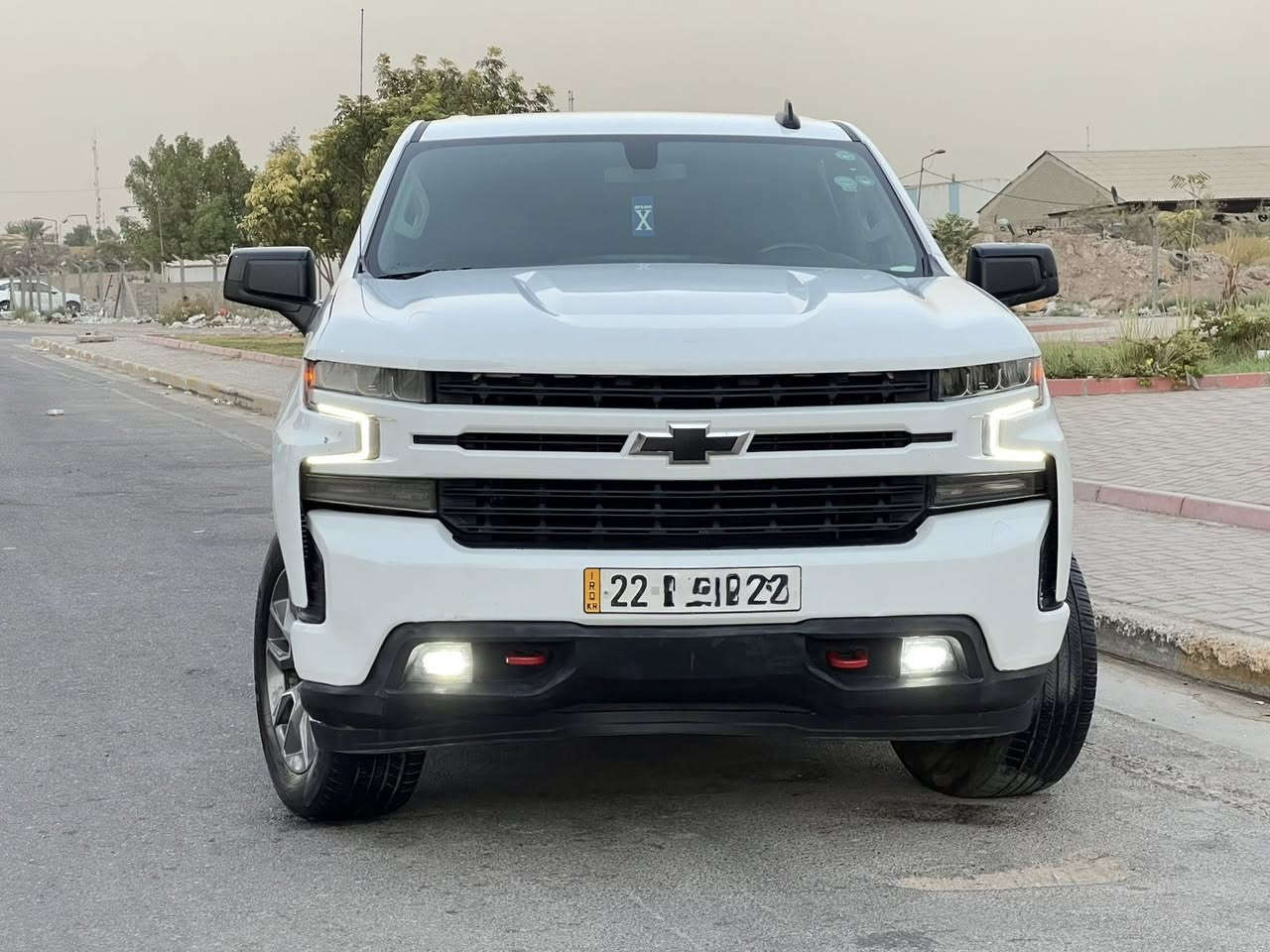 شوفرليت سلفرادو 
Chevrolet Silverado RST Z71
موديل: 2021 
بجم كبس 
ايرباك ستيرن سليم + دشبول سليم 
بدون شواصي بدون لغود 
صور الحادث مرفقة 
كير مكينة مكفولات 
ماشيه 84 الف كيلومتر
المحرك: V8 سعة 5.3 لتر 8 سلندر
الفئة Z71 Off-Road RST
4X4 فور ويل 
لايتات LED
مضادات انزلاق 
تحكمات ستيرن 
ستيرن هيتر 
رادار امامي 
تحديد مسار 
رادار  مانع تصادم 
شاشة كبيرة 
شاشة تدعم Apple carplay و Android auto وBluetooth
وكامرة خلفية دوارة 
نظام فرامل ABS 
نظام Off Road للطرق الوعرة
وبيها بعد هواي مواصفات ما ذكرتهن 
السيارة جديدة واحلى من الصور مابيها اي نقص 
رقم اربيل الجديد باسمي تحويل ثاني يوم 
السعر 245 وبيها مجال بسيط 
***********
مكان السيارة بغداد
