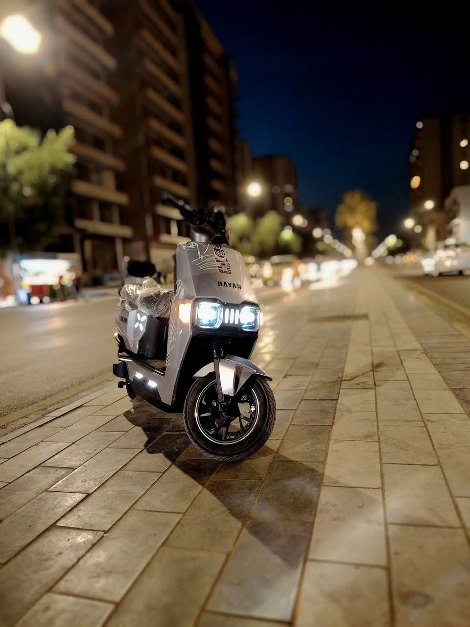 دراجة ريان ام عيون الحديث الجيل الثالث 
يتوفر بجميع الالوان 
جديد وغير مستعمل جوه السوك 
المواصفات
6 باتري 
ملف 1200 
تمشيك ٦٠ كيلو بالشحنه 
سرعه ٦٥ 
سويجين وبصمتين 
وباقي المواصفات معروفه 
يتوفر نظام الدفع نقد وبالاقساط 
ويوجد توصيل الى جميع المحافظات
للاستفسار ***********
