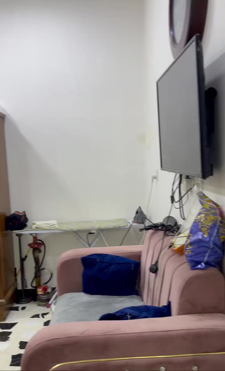 دار للبيع المساحة ١٠٠ متر يحتوي على طابقين
الطابق الاول صاله وهول داخلي وغرفه. نوم ومطبخ داخلي وخارجي وحمام داخلي وخارجي 

الطابق الثاني ٣ غرف وحمام وبلكونه 
وسطحين امامي وخلفي 
عنوانه الاربع شوارع فرع اسواق دادا گيعان حجي جعفر سند ٢٥
***********
