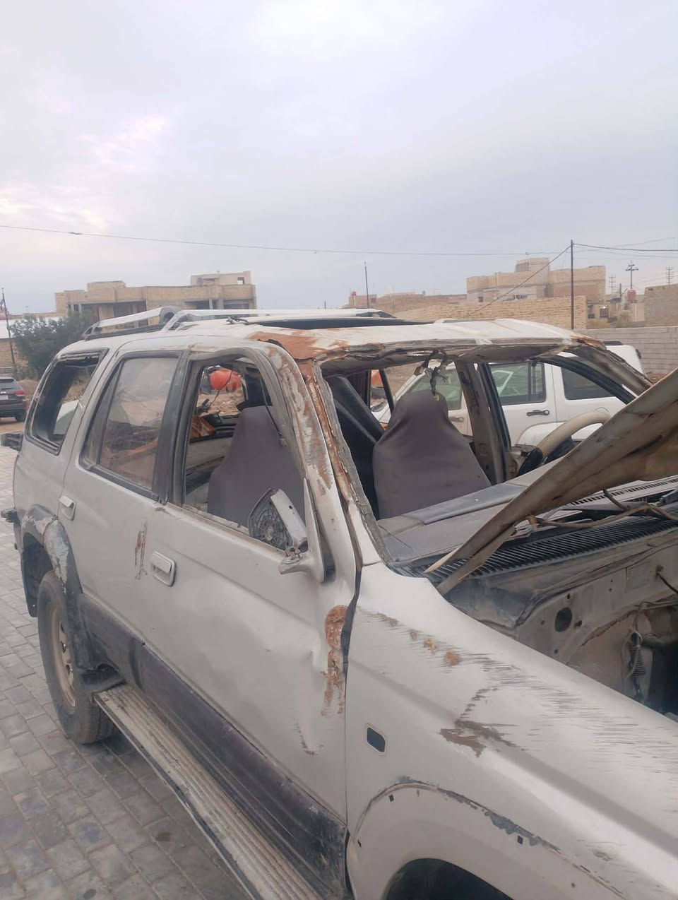 السلام عليكم سيارة تيوتا سورف موديل 2000للبيع مكلوبة مكاني ميسان _العمارة للاستفسار ***********
