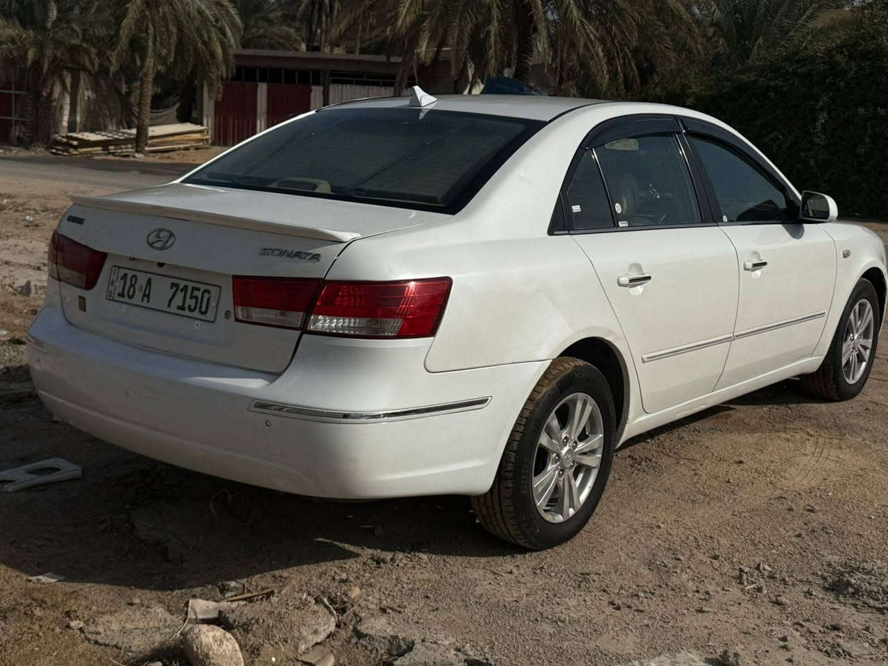 سلام عليكم سوناته 2009 خليجي مكينه2400 دوش  رقم بابل دولي سنويه 2030

 سياره بيه نص باب صبغ ونص جاملغ ونص قبق جنطه أثر شخوط بدون اي حادث سونار موجود سياره   جديده بمعنه الكلمه مكينه مامفتوحه ولاتنقص ولا تبخير تبريد تدفئه كلشي شغال.. موصفات فتحه شاشه تحكمات ويل كب كشنات جلد حساسات خلفيه.. السعر ١٢٣ وبيه مجال قليل 
مكان سياره كربلاء ***********
