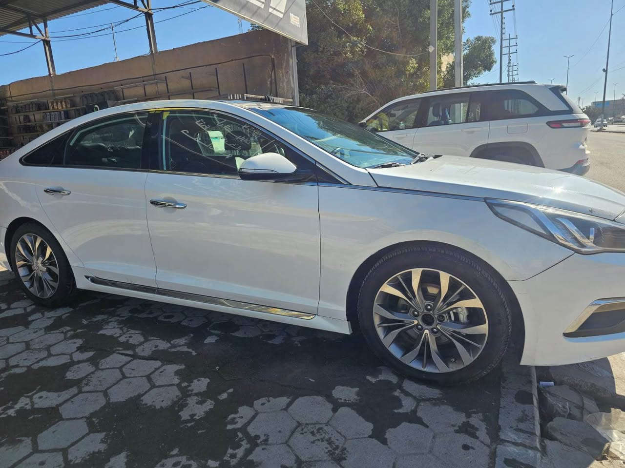 وارد امريكي كلين تايتل مكفوله 
لون ابيض داخل جلد اسود 
تبريد قطعتين نظام تدفئة وتبريد الكشنات 
نظام تدفئة الستيرن مع قياده ذاتيه 
بانوراما  نظام صوت انفنتي 
لد امامي و خلفي جنطه ذكيه و ترحيب عند الاقتراب 
شاشه كبيره تدعم نظام كار بلي بصمة تشغيل وابواب 
كشنات كهربائي و خزن ذاكرة الكشنات 
رادارات جانبيه و اماميه توقف ذاتي 
مانع انزلاق و كامره خلفيه دواره 
تحديد مسار و تثبيت سرعه و اوامر صوتيه 
و بعد بيهه اهواي مواصفات معروفه للفول 
رقم نجف مشروع الرقم الجديد انكليزي
السنويه لل 2030 بأسمي شرط التحويل 
يعني سياره مال جناي 
السعر  140 $  
السيارة ماشيه 185 الف ميل قابل للزياده 
للشراي الاتصال *********** 
غير متواجد على الفيس بوك فقط اتصال مباشر النجف, العراق
