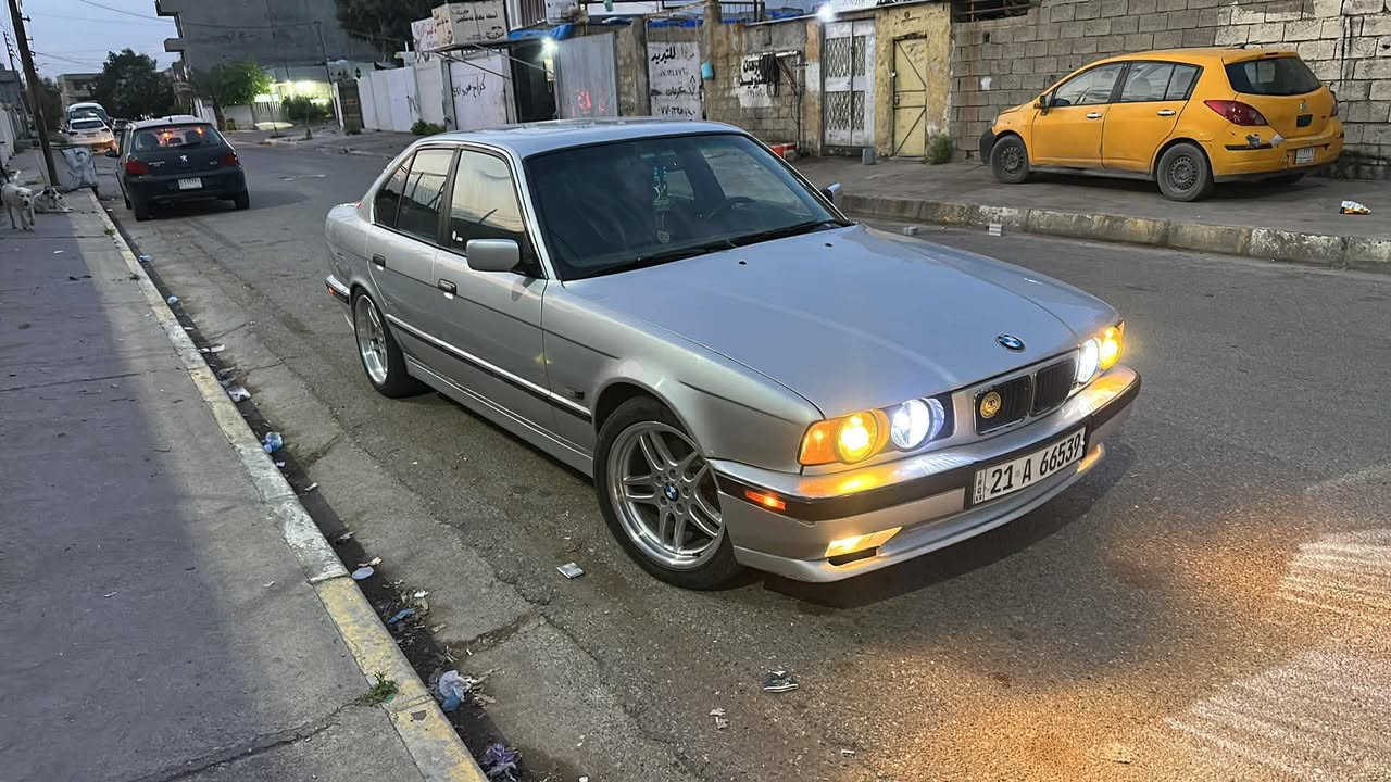 سلام عليكم BMWموديل 1992 محدث 1995 كراو  كامل  Mفول مواصفات  بيطاقةي  بنزيني هةية   *********** ?***********سعريش ٨٢ عنوان كركوك ازادي
