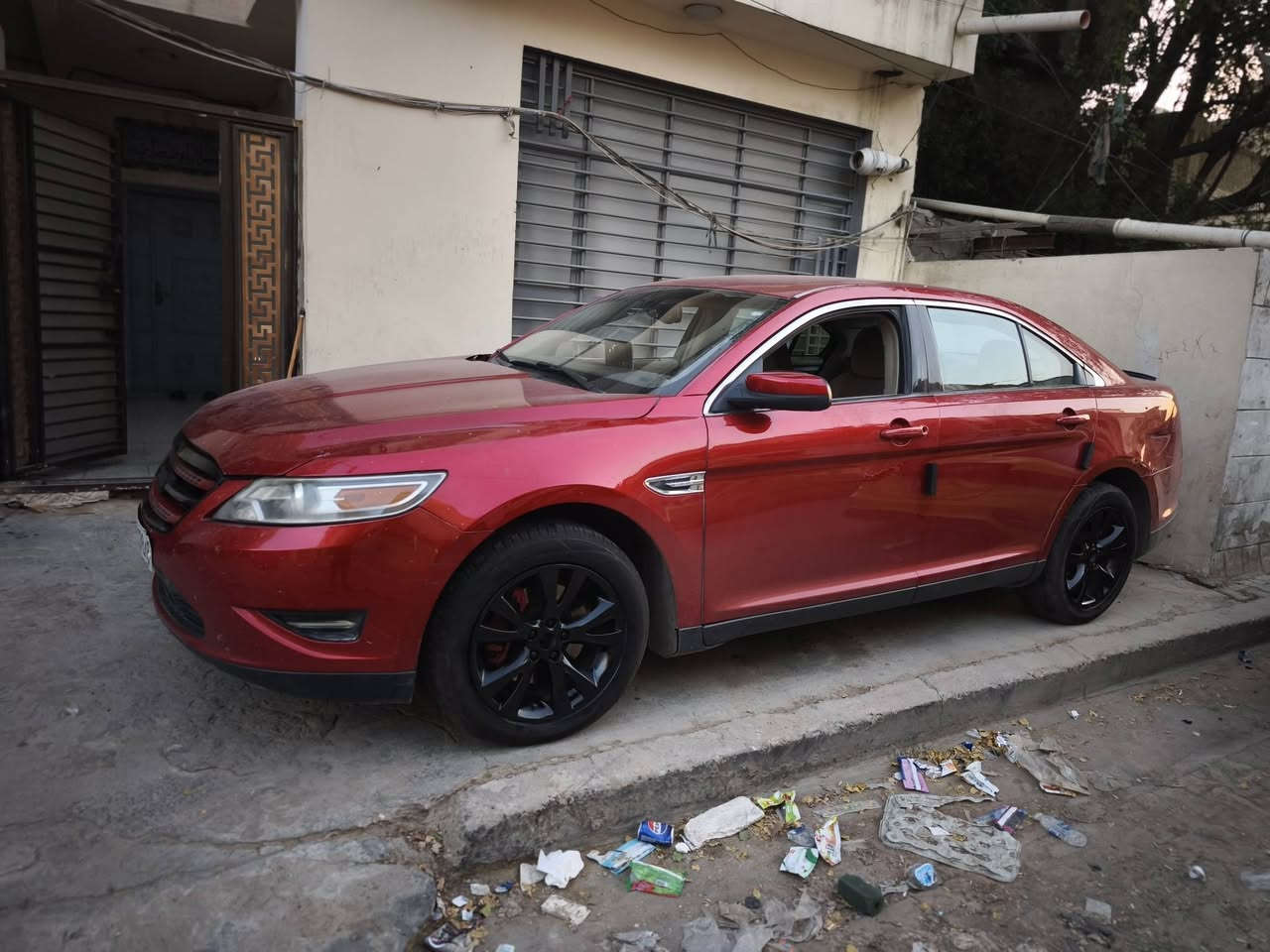 فورد تورس 2010 sel
محرك v6  حجم 3500
ضررها قطعتين بونيد و باب السائق
مواصفاتها معروفه
نقوصاتها
صدر امامي 
تبريد
و بيها بارد و شخوط ( تخريب ) 
السعر 84 وبيها مجال
عنوان بغداد مدينة الصدر
***********
