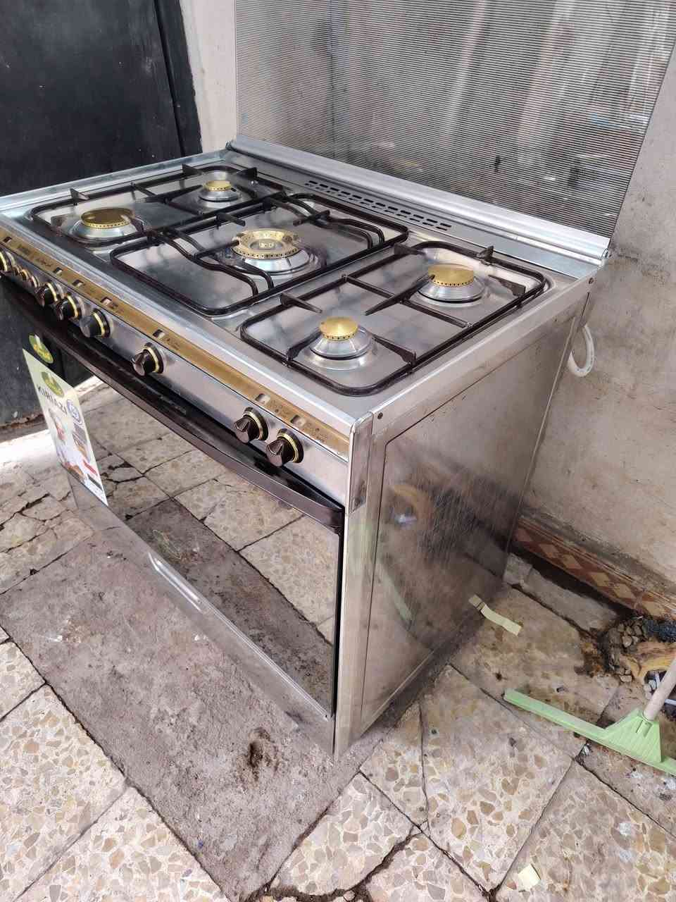 طباخ كريازي ستيل مصري نظافة اولة. كلة شغال. السعر ٢٢٥ كربلا ***********
