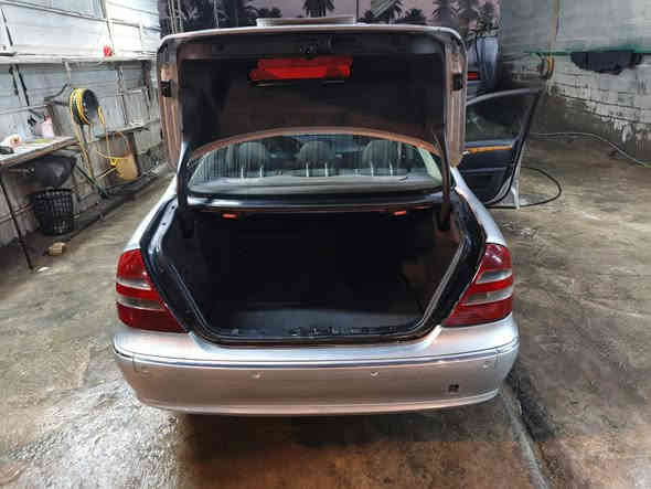 مارسدس w211 فنكارد  2002 320  
محرك 6v 3200  
السيارة كفالة عامة بدون صبغ وبدون  تبديل شرط السونار تحويل ثاني يوم 
السياره كلشي بيه شغال  تعرفون مواصفات الافنكارد ما يحتاج اذكره 
السعر 125  وبيه مجال قليل 

للتواصل  ***********
