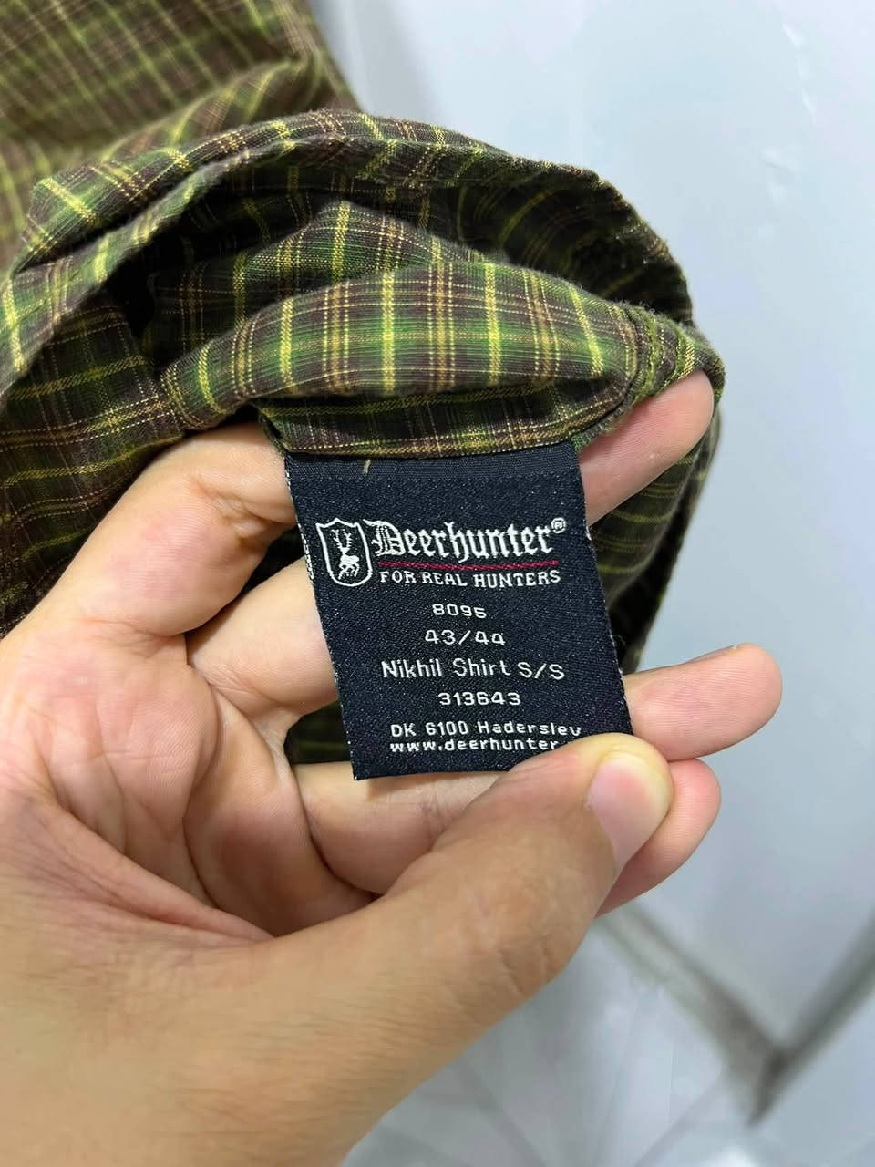 .
deer hunter 
size XL_2X
orginal
وزن 90_100
***********
