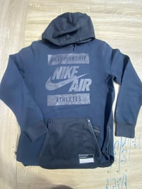 يلبس مديم الباب الشرقي شارع البانكيه  للتواصل 07714248092