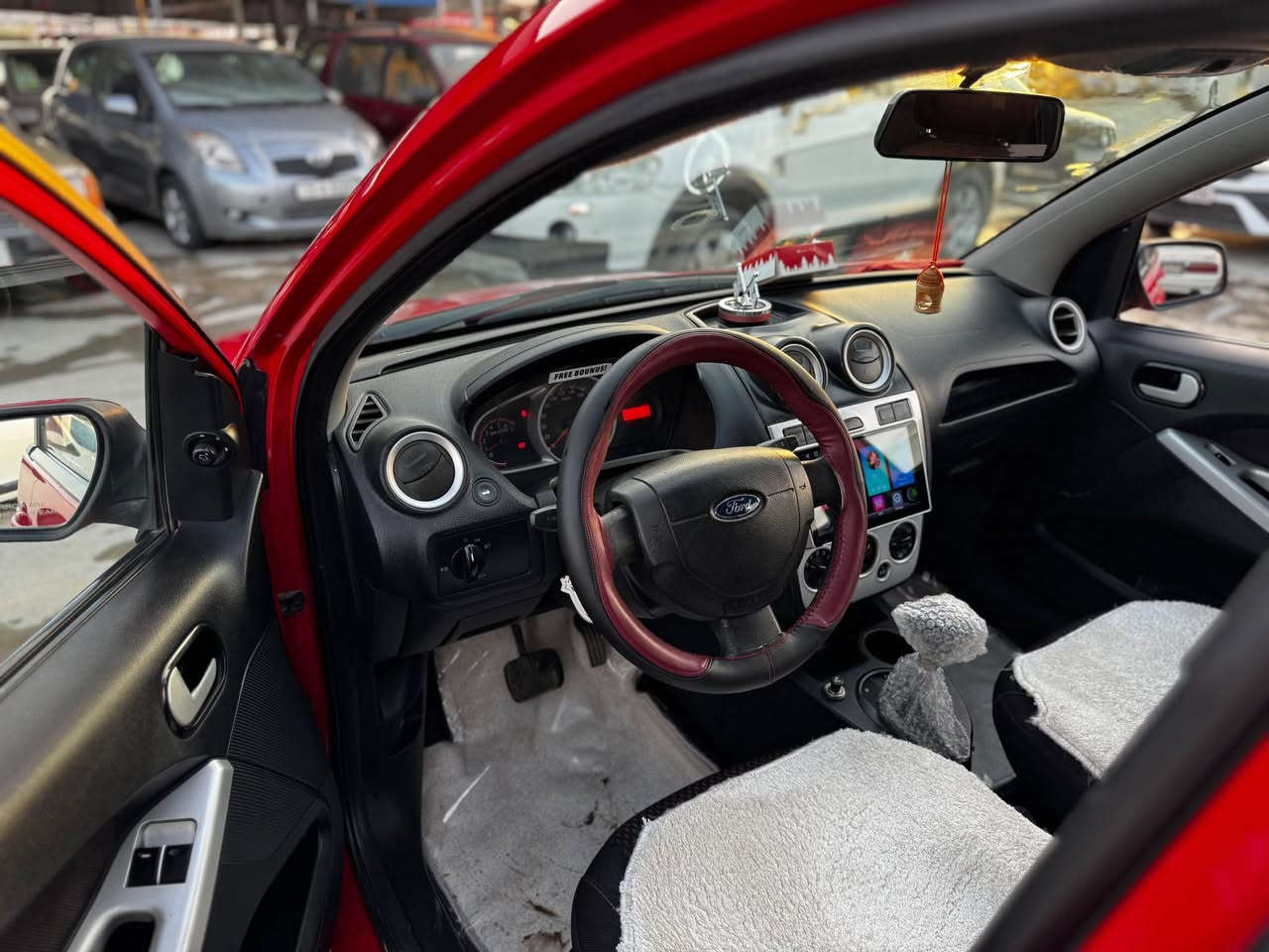 Ford figo 2012
گێڕو مەکینەو تەبریت بەشەرت
چوار پارچەو نیوو لەسەر کاڵبونەوە بۆیاخە
گێڕ ئۆتۆماتیک
سەنەوی تازەیە
٦٧$
*********** السليمانية, العراق
