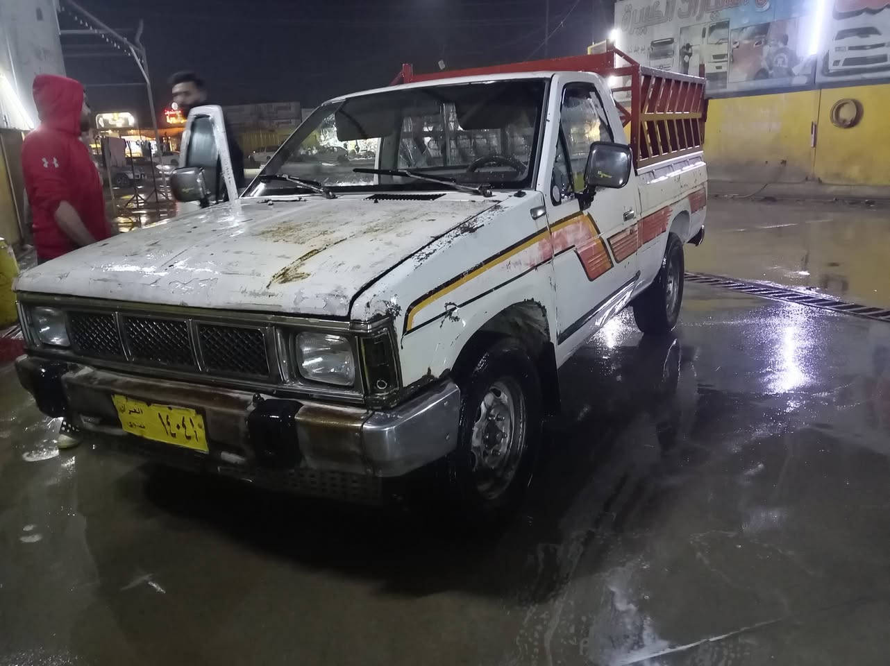 سلام عليكم بيكم نيسان للبيع مكينه و كير ما بيهم شي رقم اصفر عندي وكاله عامه وصاحبها موجود  وبيها كابون بانزين ورقي  مكان السياره موصل حي القوسيات سعر 14 ورقه وبيها مجال للطيبين هذا رقمي ***********....
***********
