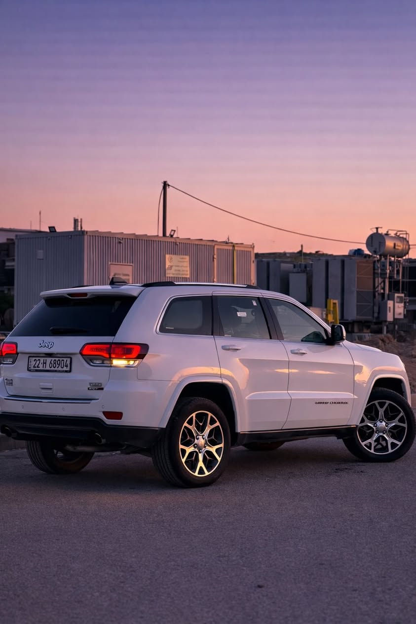 جيب كراند شيروكي 2018 لمتد استيش 
فول مواصفات (((#كلين_تايتل))) 
كلشي على وضع الشركه

جنطه كهرباء 

حساسات خلفيه 

توقف ذاتي اوتو هولد

اشاير بل مري 

بصمه 

شاشه كبيره 

تبريد شاشه 

دفع رباعي 4*4

كشنات جلد + مخمل +تدفه كشنات وستيرن

فتحة 

فول تحكم ستيرن 

مثبت سرعه 

لايت زنون 

كشنات كهرباء 

كامره خلفيه 
وضعيات قياده 
فول بعد بيه هواي موصفات 

رقم اربيل بسمي تحويل 

مكاني بغداد 
***********
