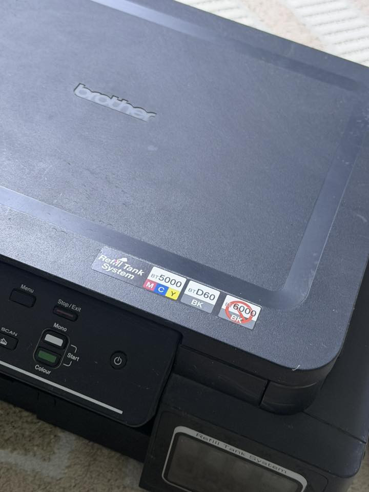 طابعة Brother نوع DCP-T310 اصلية وياها علبة الحبر كاملة واستخدام شخصي استخدام طالب و نضيفة 
مكاني بغداد الكرخ الحرية 
رقم موبايل ***********

السعر 120 وبيها مجال
