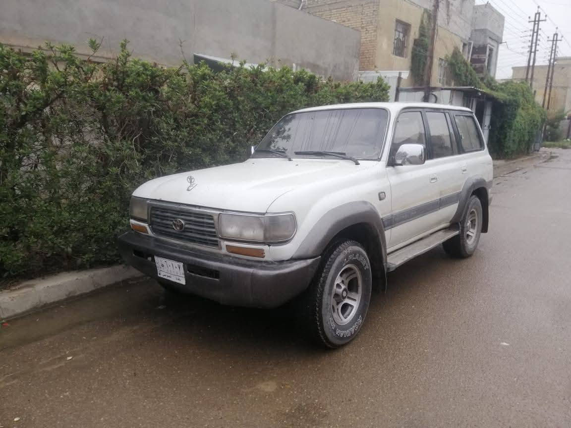 السلام عليكم ورحمة الله وبركاته لاندكروزر ٩٥ أبيض ٦ راكب كير عادي نوزل مامصبوغه بس الدعاميات محرك ٦ سلندر مكينه ٤٥٠٠ لو كير شغال السعر 75 
للاستفسار 
***********
*********** 
ملاحظه*التواصل على الارقام التالية غير متواجد على الفيس
