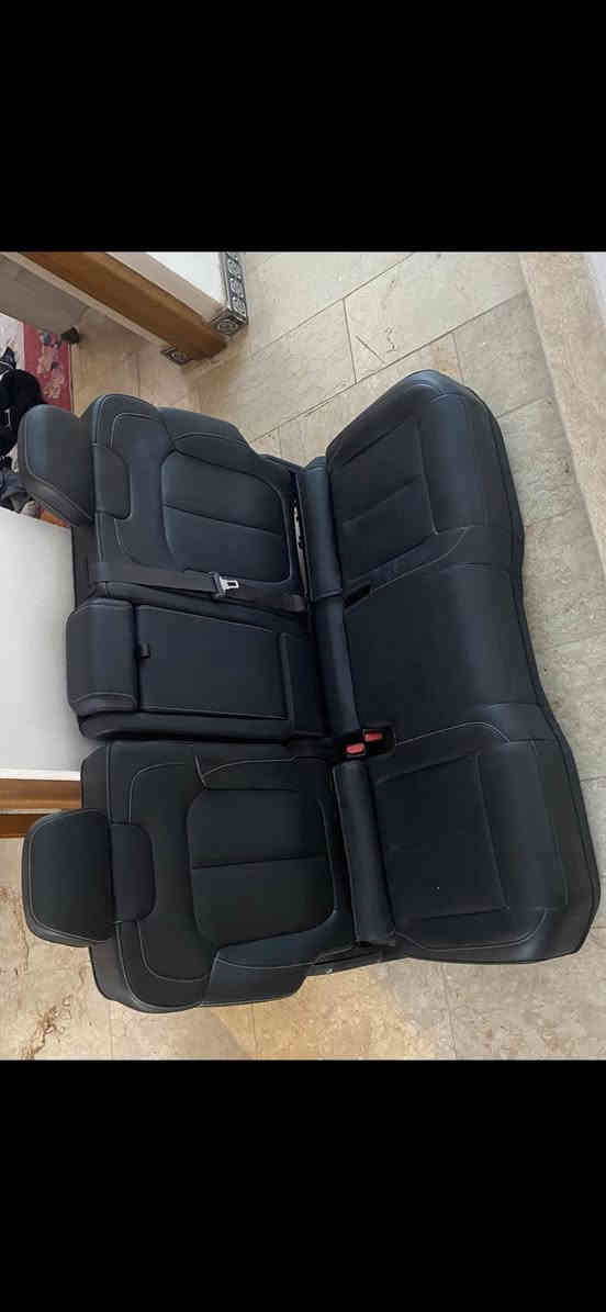 السلام عليكم 
عندي غراض للبيع للاتصال على الرقم ***********
