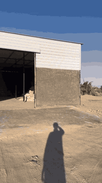 السلام عليكم يوجد مخزن جملون للإيجار في منطقة زنكوره ناحيه اليرموك  رقم الهاتف. ***********
