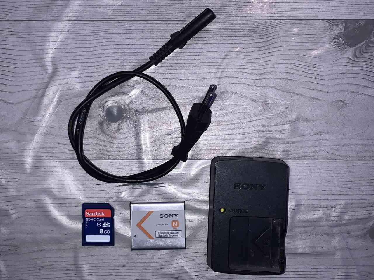 كامرة SONY
كامرة سوني cybershot 14.1
نظيفه كلش استخدام قليل جداً 💯
بلون مميز ونادر لون الشاي الاخضر🍃⚡️
مع كامل ملحقاته
-بطارية الصلية
-شاحنه للبطاريه اصليه
-رام sandisk 8 GB
"السعر 115 وبيه مجال قليل"
للتواصل واتساب ***********
