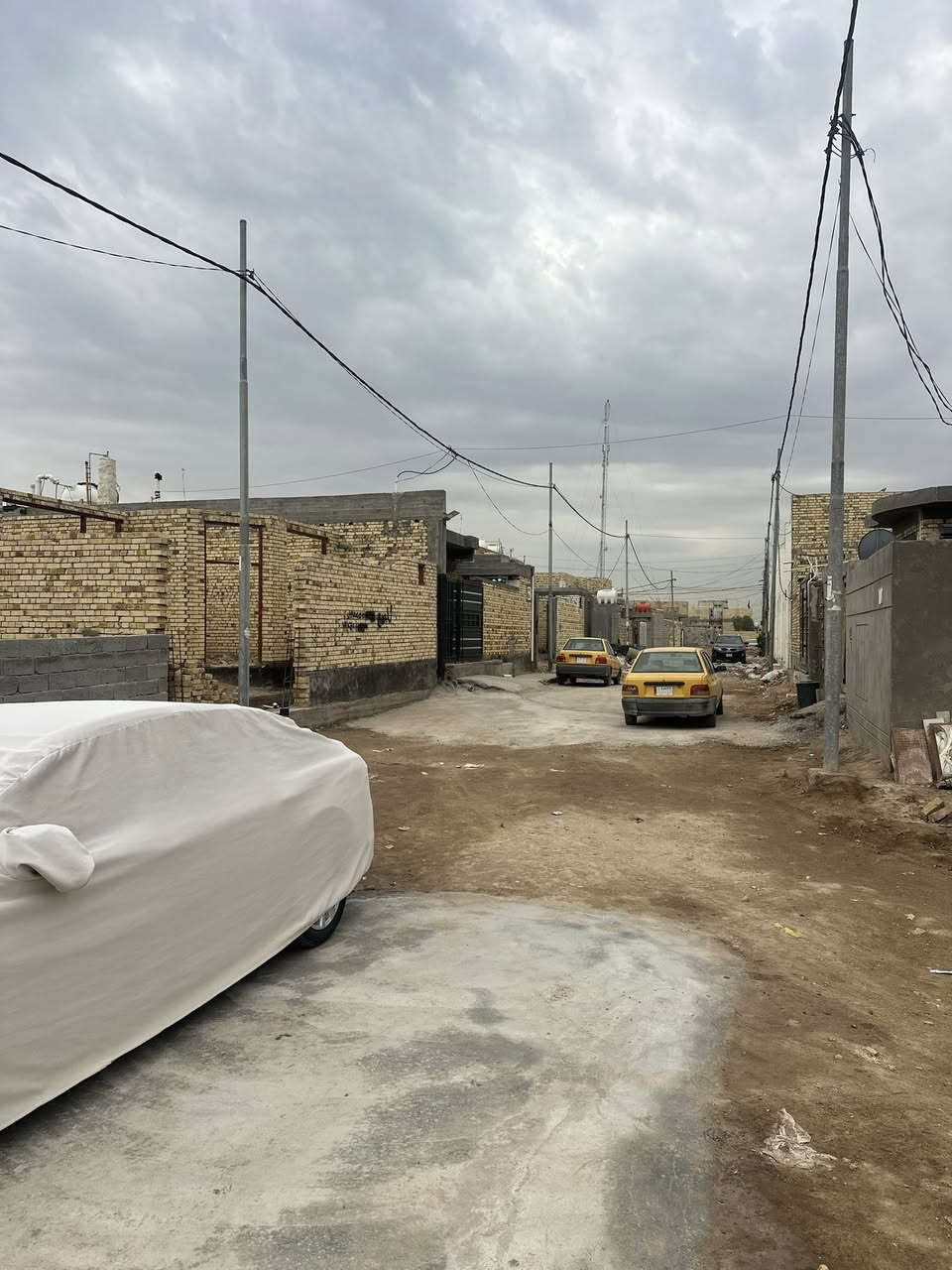 هيكل للبيع طابو زراعي (200متر)التقيه 3)
اساس كونكريت بناء طابوك واصل لسقف 

غرفتين وصاله براني مطبخ صحيات 

السعر بلاش 39مليون وبي مجال لشراي 

للاستفسار ***********. قرب مجمع الروان
