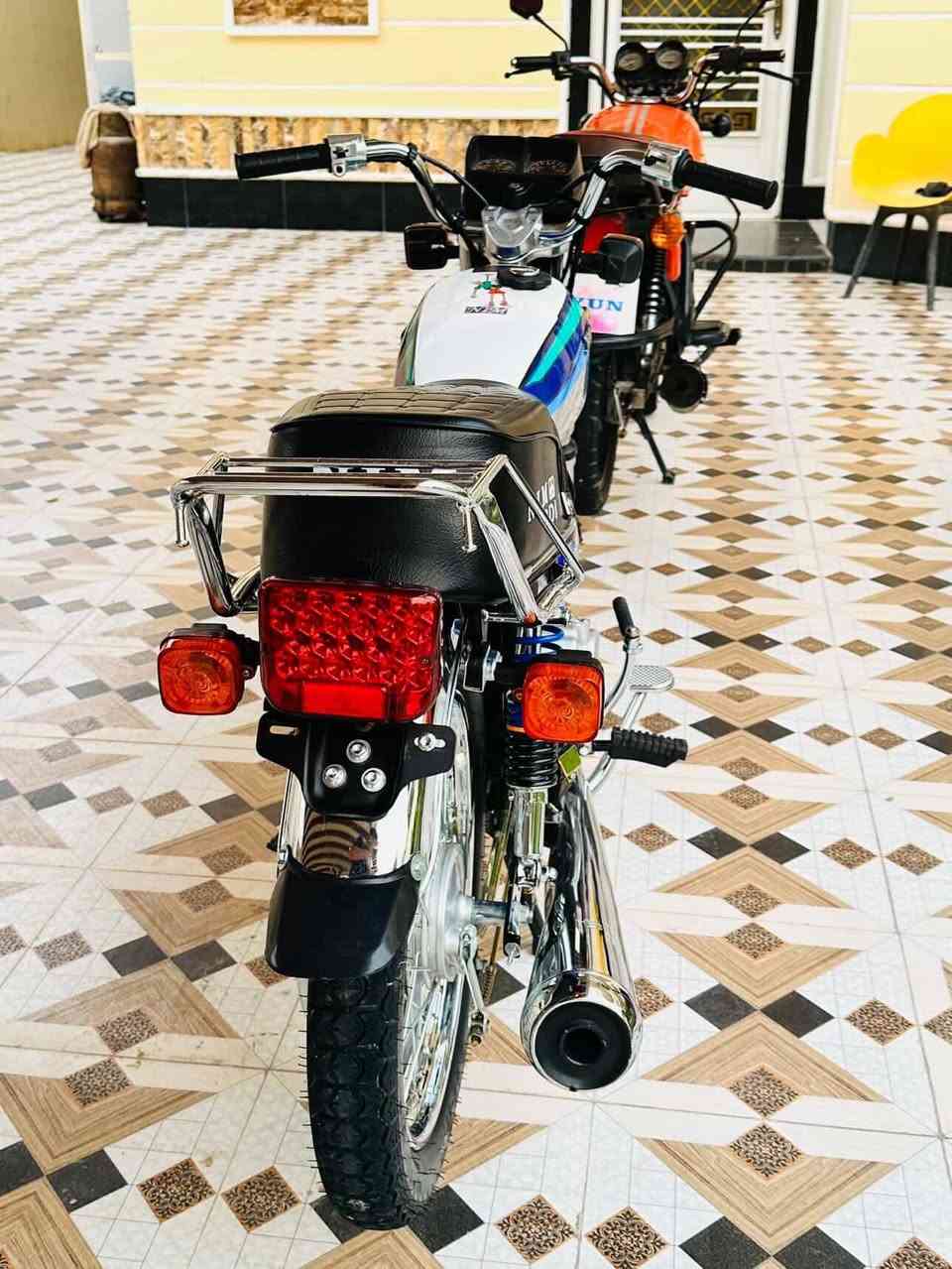 سلام عليكم لبيع
نامه موديل 2026 دراجه بعده زيرو  دراجه كامله اي نقص مابيه  
أرواق بيه خمسه سويجات ثلاثه  دراجه بعده على وضع المعرض 
سعر 725 وبيهه مجال لشراي  
الرقم *********** 
ديالى الخالص
