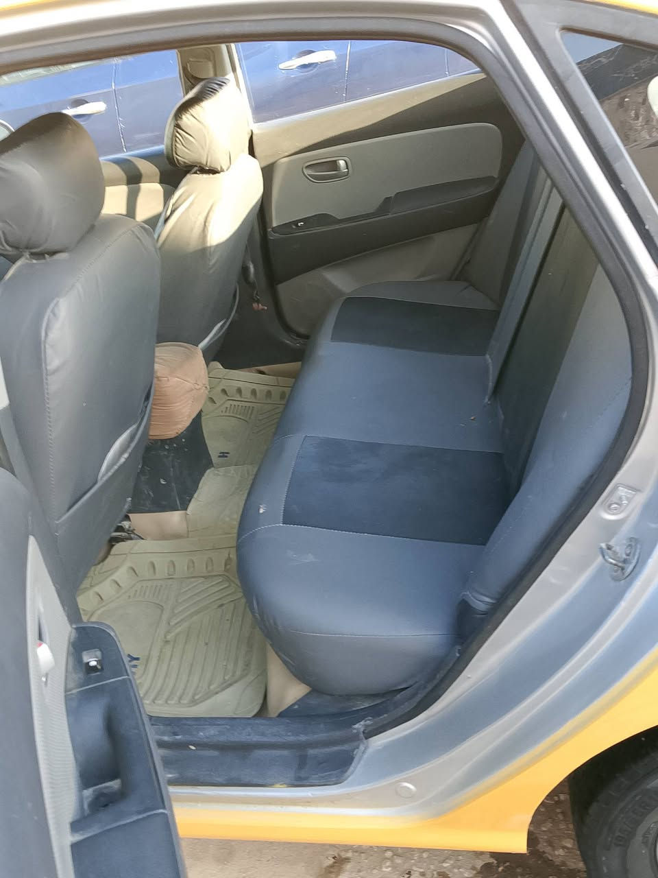 السلام عليكم البيع النترة 9 سيارة مصبوغه جديدة توة طالعه من الفرن غرامات وهيه ماعيله مصفرة وراعيه موجود وشرط التحويل عنوان السيارة حله جبله السعر المطلوب 97  وبيه مجال حك الجيه واي استفسار عله هاذة رقم ‏‪0771 010 7282‬‏
