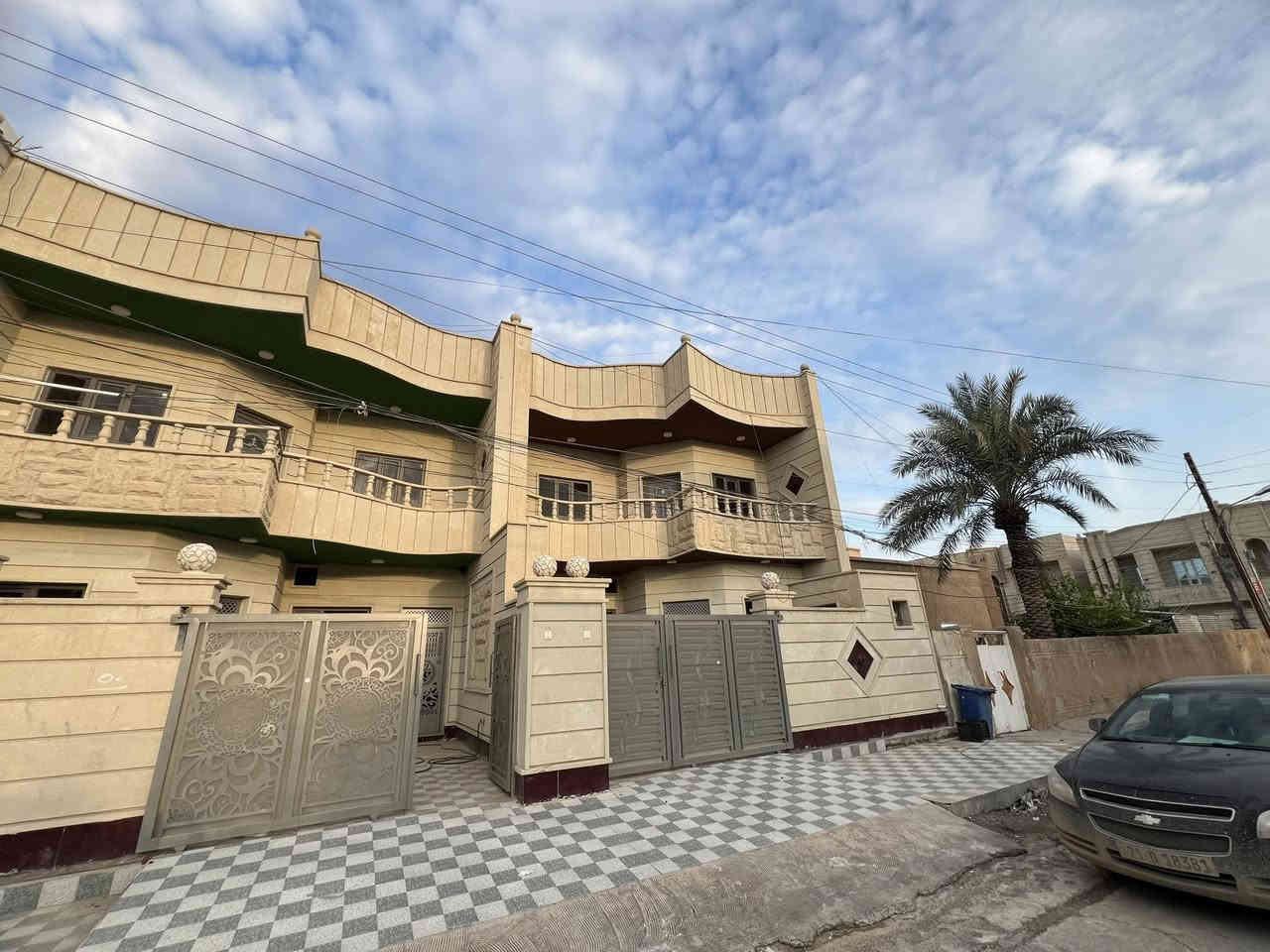 السلام عليكم دار  عدد ٢ للبيع المساحة كل دار ١٥٠ متر واجهة ٧.٥ ونزال ٢٠ طابقين ٤ غرف نوم البيت زيرو بناء درجة اولى  العنوان تكريت حي العصري خلف اسواق  همام مباشر سعر كل دار ١٨٠ مليون قابل للتفاوض للاستفسار ***********
