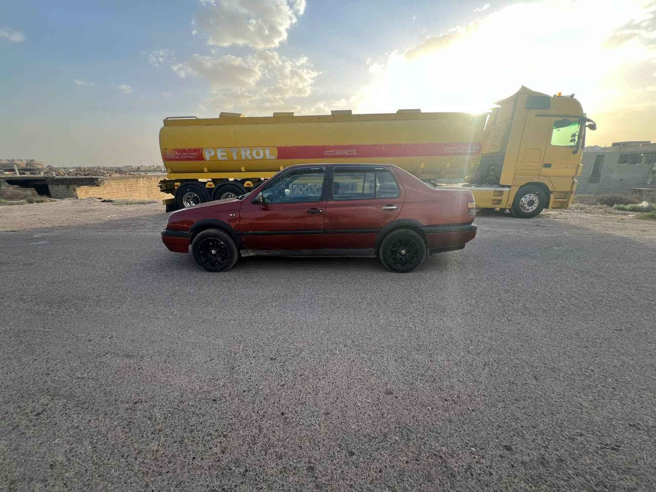 للبيع كولف 95 بابل رقم نكليزي هزه جديده  ***********  سعر 30$مكاني بغداد سياره محرك وكير اوتو ماتيك مكفولات حداده جيد جدآ تخم تايرات  نضيفة سيارة لاضربه ولاتبديل ولاخياس كهربائيات كلهه شغاله دواخل نضيفه موجود واتساب
