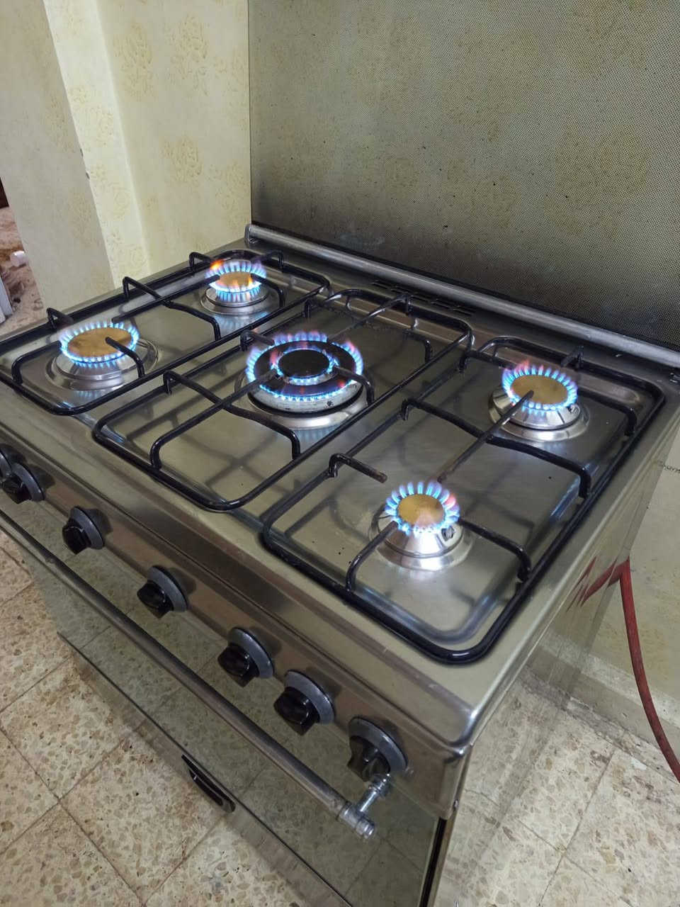 فرن غاز خمس عيون ستانلس ستيل 
نوع يونيون فخم ⚡
قياس 80 سم 🔛
نار زرقاء قوية 🔥🔥
لمبة اناره داخليه للفرن 💡💡
فرن قوي💪 لطهي و تحمير افضل 💢♨️
فرن واسع من الداخل 🔛
ع الفحص والتجريب
السعر 100شامل التوصيل عمان الزرقا جرش المفرق


**إذا كنت صاحب هذا الإعلان وتريد حذفه لأي سبب، رجاءا أرسل رسالة إلى الدعم الفني**