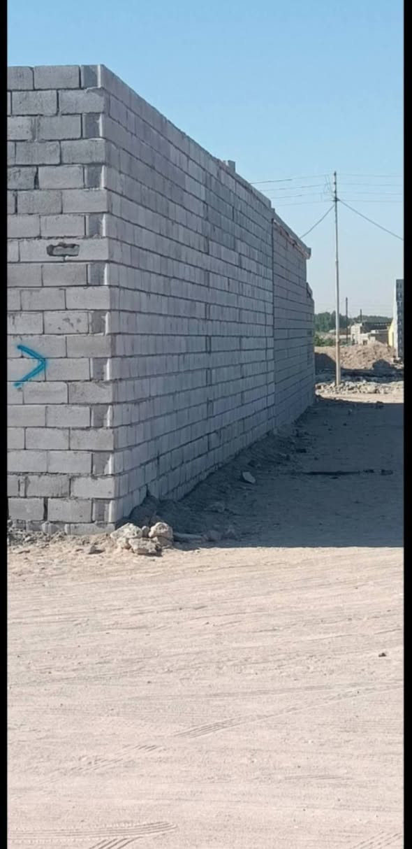 السلام وعليكم بيت للبيع غرفتين وصاله وديوان ومطبخ يحتوي عله حمامات خارجيه وداخليه الرقم ***********
