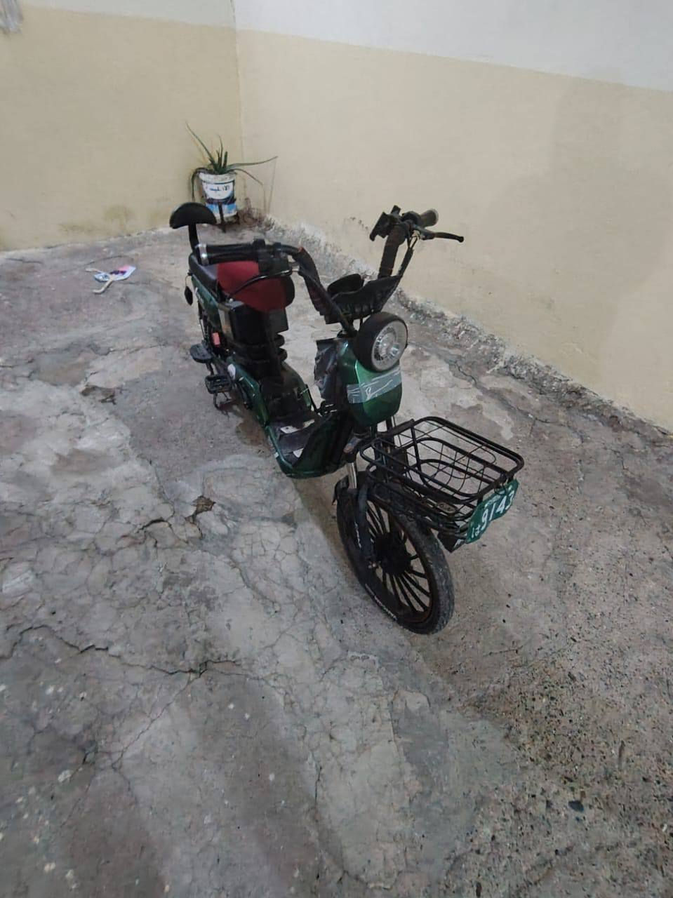 سلام عليكم بايسكل شحن نضيف باتريات شغالة شاحنة مهاه ضور امامي عالي تايرات نضيفة تشغيل عن بعد مع سويچ بدون شاشة فقط و بايدار شغال انارة خلفية 
للتواصل على هاذة الرقم
***********
