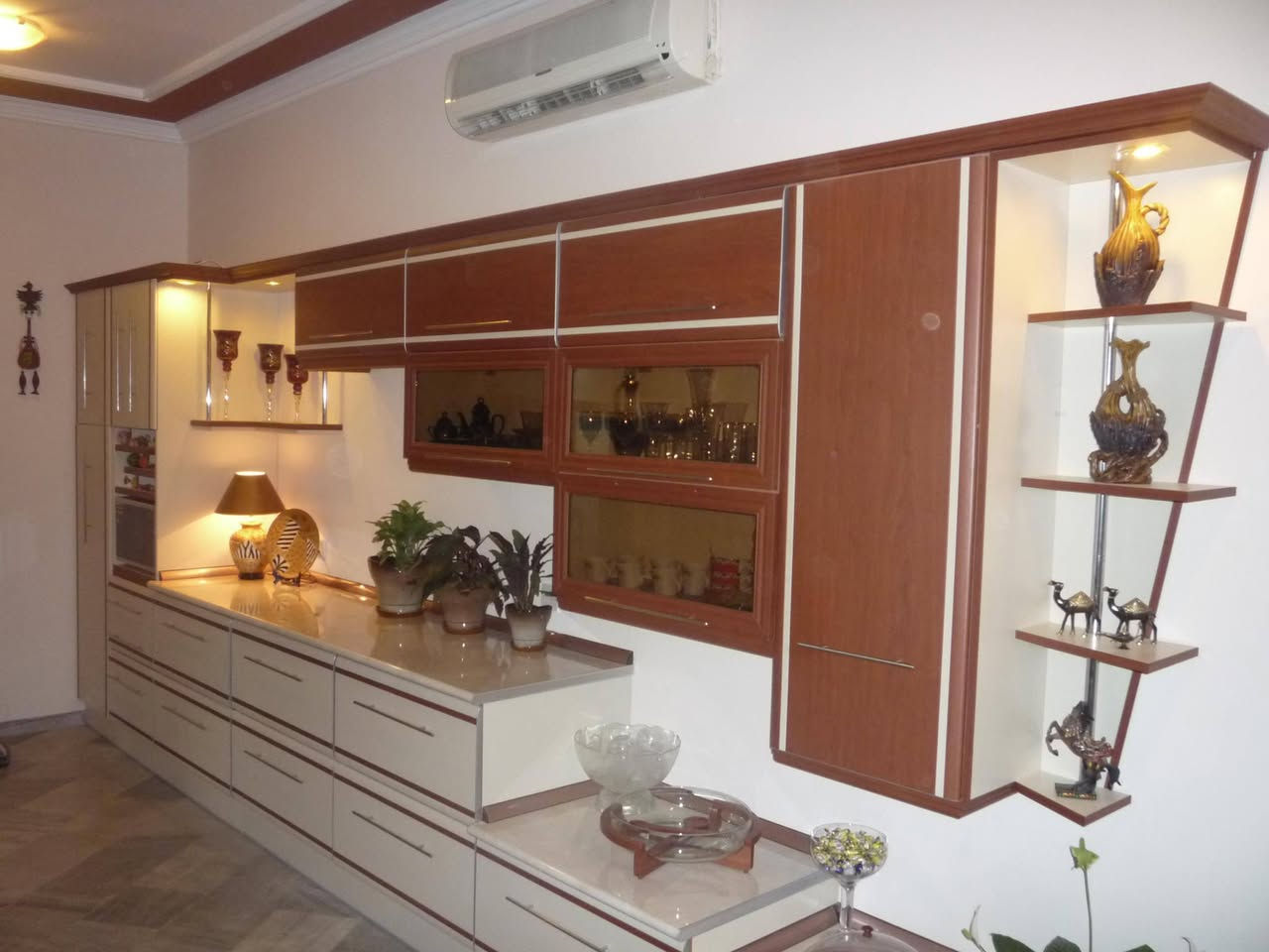 المشرق للديكور .. يوفر لك كل ما تحتاجه في منزلك ومن ارقى المناشئ .
1.المطابخ التركية 
2. المحجرات التركية 
3.الستائر الميكانيكية (شريطي , معدني , زيبرا )
4.ابواب دفتري (اكورديون) 
5. ابواب وشبابيك (PVC)
6.المظلات الميكانيكية .
7.المرمر الصناعي 
ملاحظة : جميع ما  ذكر موجود كنماذج في الصور ادناه .
العنوان . كربلاء – حي النقيب شارع النهر مجاور قاعة فلكس لبناء الاجسام  
للاستفسار الاتصال على الرقم التالي : ( *********** )
