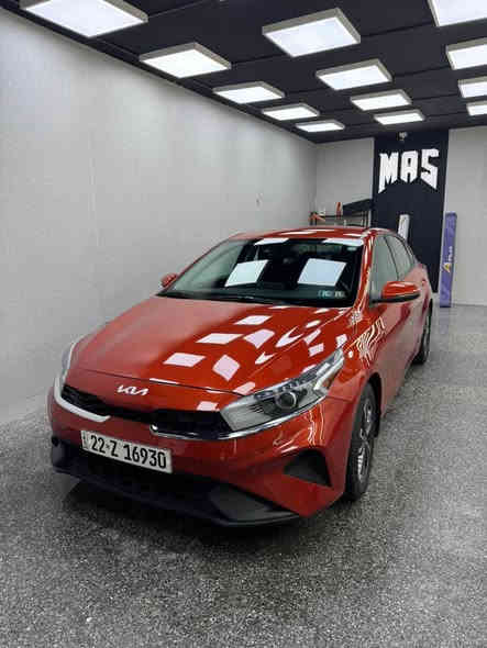 كيا فورتي 2023   (فئة LX)
سعه المحرك : 2000 سي سي – بنزين – 4 سلندر
الوارد :وارد امريكي (بنيد صبغ )
اللون الخارجي :مشمشي
اللون الداخلي : قماش اسود: 
المواصفات:
•ويل كب 
•شاشه 
•سستم ايفون
•كامره  خلفية 
•حساس مرايا جانبيه
• قياده ذاتيه  
• تحكم ستيرن
•مثبت سرعه
• بلوتوث  
•حجر بيئه بلادي
جميع المواصفات موضحه بالصور
موقع السياره : بغداد زيونه شارع الربيعي
السعر ١٤٥ 

للاستفسار (‭٠٧٧٣ ٠٠٤ ٠٠٥٧‬) بغداد
