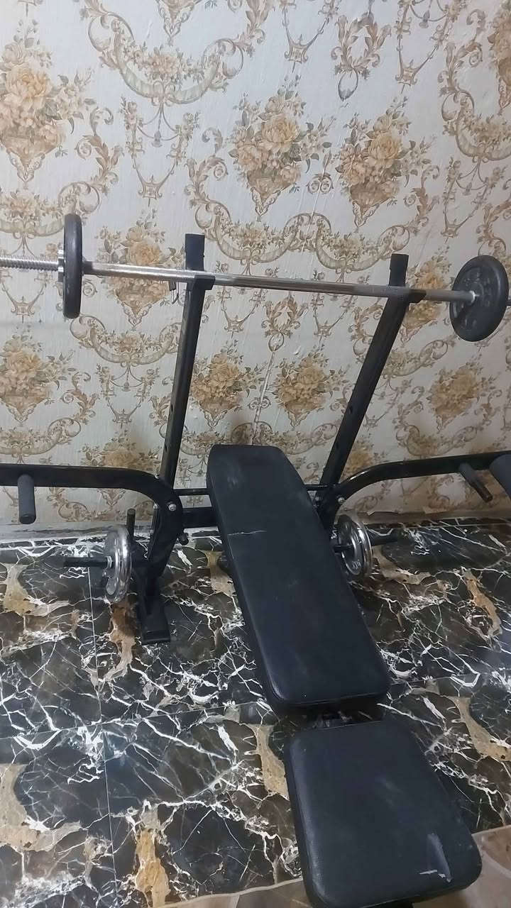 جهاز بنج بريس للبيع نظيف كلش استعمال قليل حاليا مفصخة ويوجد اوزان للبيع   يوجد توصيل المكان بغداد *********** السعر 100وبي مجال بسيط بغداد, العراق
