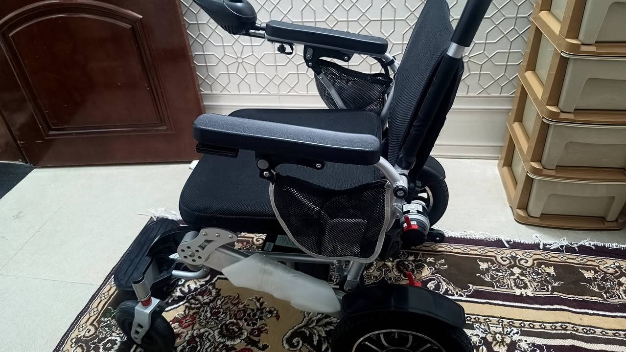 كرسي كهربائي استعمال جدا قليل للبيع مسموح بطائرات للبيع متوفر توصيل لجميع محافضات العراق 
متوفر أيضا كرسي كهربائي الاصحاب الشلل الرباعي يتحول سرير


**إذا كنت صاحب هذا الإعلان وتريد حذفه لأي سبب، رجاءا أرسل رسالة إلى الدعم الفني**