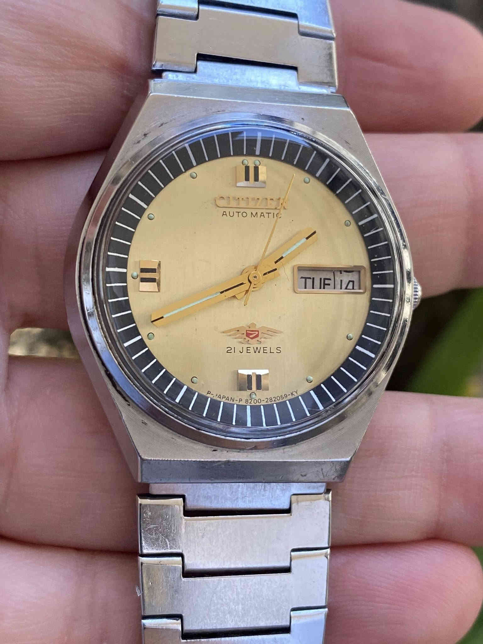 السلام عليكم 
مجموعة من القطع اليابانية 
اورينت 
ستزن 
سايكو 
اتوماتيك 
الوان مميزة
نظافة تامة
تعمل بكفاءة عالية 
ستانلس ستيل بالكامل 
بلادية بالكامل 
السعر  ارسال صورة القطعة  عالخاص 
يوجد توصيل لجميع  المحافظات 
***********
