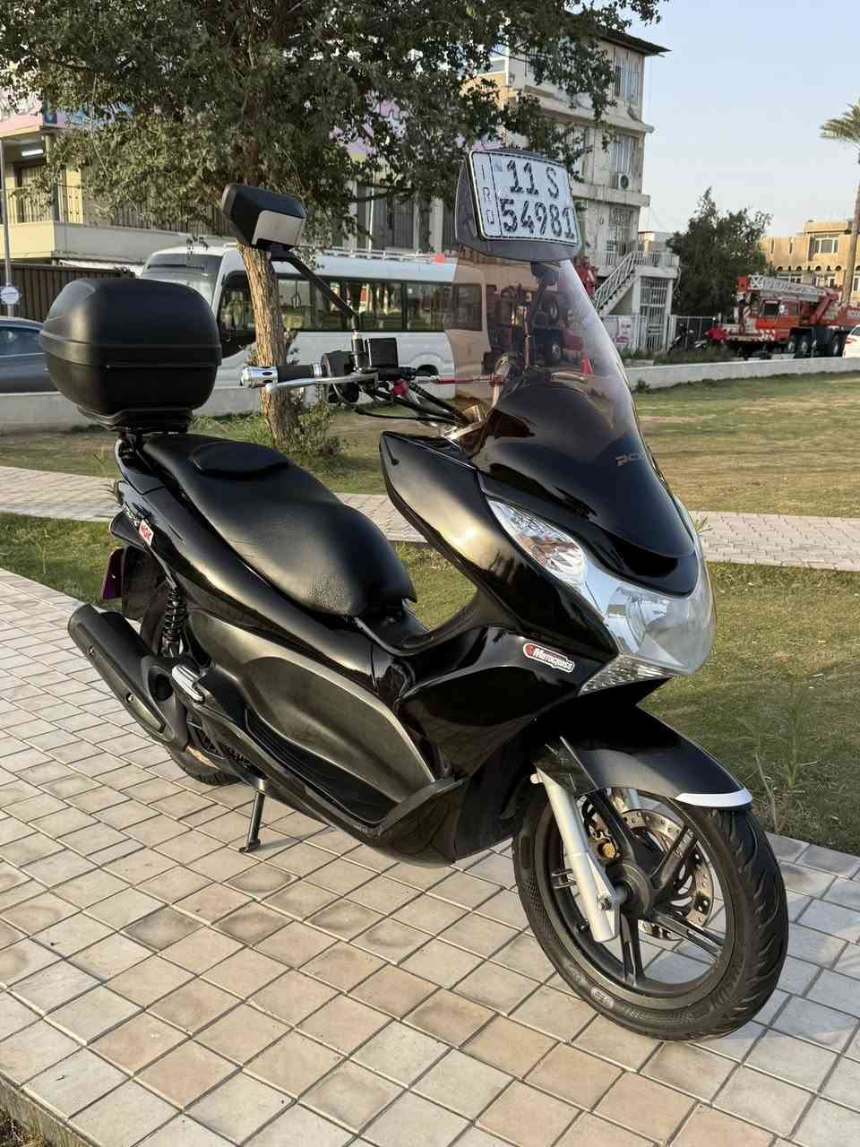 للبيع دراجه (bcxجيل الاول )مرقمه بغداد
‎الصناعه:ياباني  
حجم المكينه (125cc
‎ شلعه :ومعدل.فولل 
.

جنطه بلاديه +سيبايه اصليه   +جامه طويله.) بلاديه.  قاعد رقم بلاديه +يدات رياضيه 
‎المحرك:نضيف كلش  برغي ممفتوح. 
‎كشر مثل مشوفون بصوره  نضيف كلش
‎٪؜ ‎دراجه كشر ومكينه نضافتا٩٩  
‎كامله أيٌ نقص مابيها‎    
دراجه مميزه ونضيفه وحلوه بلخير علياخذها 
‎  دراجه نضيفه كلش حلوه  )))))) 
‎متواجد بغداد 
‎لاستفسار ***********
اتصال الشراي فقط 
الدراجه مرقمه بسمي شرط التحويل
