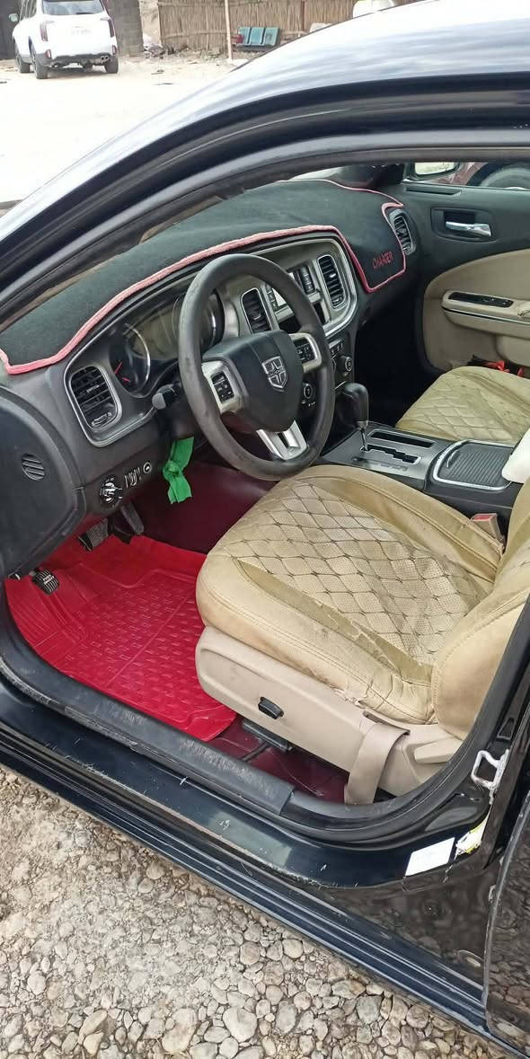 السلام عليكم ورحمه الله وبركاته دوج جارجر موديل 12 رقم أربيل دولي كير محرك حداديه كهربائيات كله جديده تخم تاير تبديل جاملغ أمامي أيمن بدون دواخل وباب الصدر مصبوغ جاملغ الخلفي بي كلير سياره جاهزه من كلشي السعر 130 مع المجال البسيط اتصل *********** بابل
