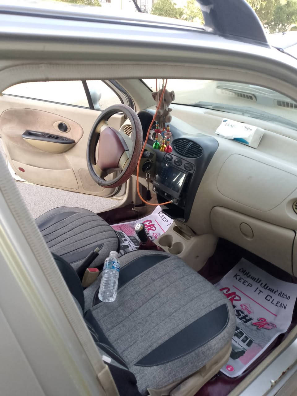 السلام عليكم عندي سياره كيوكيو موديل 2013 كير ومحرك وصدر مكفول مكان السيارة حي العدل  شارع الأسواق المركزية رقم الهاتف *********** سعر السياره 33ورقة
