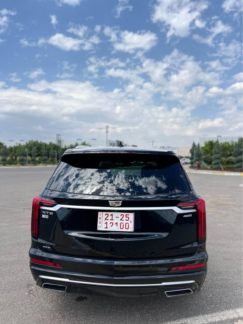‎🚘 للبيع – Cadillac XT6 موديل 2023 – اللون الأسود الفاخر

‎💰 السعر: 29,000 دولار فقط  ( فحص مؤقت ) بدون رقم 

⸻
‎⚙️ المواصفات الفنية:
‎ • المحرك: 3.6 لتر V6 بقوة 310 حصان
‎ • ناقل الحركة: أوتوماتيك 9 سرعات سلس وسريع الاستجابة
‎ • نظام الدفع: دفع رباعي (AWD) – ثبات ممتاز على الطرق
‎ • الوقود: بنزين
‎ • عدد الكيلومترات: [أدخل الرقم هنا]
‎ • التسارع: من 0 إلى 100 كم/س في 6.9 ثانية
‎ • استهلاك الوقود: حوالي 9.4 لتر لكل 100 كم (قيادة مختلطة)

⸻
‎🎯 المزايا الداخلية:
‎ • مقاعد جلد طبيعية فاخرة – 3 صفوف تتسع لـ 7 ركاب
‎ • مقاعد أمامية كهربائية مع خاصية التدفئة والتبريد
‎ • مقاعد الصف الثاني قابلة للطي والإنزلاق بسهولة
‎ • نظام صوت Bose فاخر بـ 14 سماعة لتجربة صوتية راقية
‎ • شاشة لمس وسطية 8 إنش + دعم Apple CarPlay و Android Auto
‎ • تحكم بالمناخ ثلاثي المناطق لكل صف تحكم مستقل
‎ • سقف بانوراما واسع يمنح إحساس بالرحابة
‎ • شحن لاسلكي للهاتف + منافذ USB أمامية وخلفية
‎ • إضاءة داخلية محيطية متعددة الألوان
⸻

‎🛡 أنظمة الأمان المتقدمة:
‎ • 7 وسائد هوائية موزعة داخل السيارة
‎ • نظام الفرملة التلقائية في حالات الطوارئ
‎ • تحذير مغادرة المسار + المساعدة في البقاء ضمن المسار
‎ • كاميرا رؤية شاملة 360 درجة
‎ • مثبت سرعة متكيف بالرادار
‎ • نظام كشف المشاة والتنبيه قبل الاصطدام الأمامي
‎ • حساسات أمامية وخلفية لركن أسهل

⸻

‎🌟 المزايا الخارجية:
‎ • لون أسود لامع فاخر مع لمسات كروم
‎ • جنوط ألمنيوم 20 إنش تصميم رياضي أنيق
‎ • باب خلفي كهربائي بفتح آلي (Hands-Free)
‎ • مرايا جانبية كهربائية قابلة للطي مع تدفئة
‎ • زجاج خلفي مظلل للخصوصية
‎ • أضواء أمامية وخلفية LED بالكامل

⸻

‎📩 للتواصل والاستفسار:*********** أربيل, العراق
