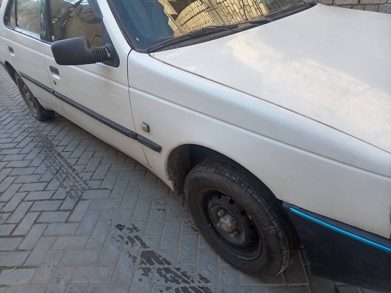 من رخصة الادمن
سلام عليكم يخوان 
سياره (بيجو روئ) مديل 2009
السياره رقم انكليزي جديد وثاني يوم التحويل بدون غرامات او مخالفات 

سياره المحرك سليم وغير مبدل 
الكير سليم وغير مبدل 
التكيف شغال تدفئه وتبريد بدفع كلش قوي 
الكهربائيات ومن دون حلفات وين متريد تفحص افحص سليمات وبعز الصيف متوكف بيك
بدون خياسات والصندوك الخلفي بدون ضرر او خياسات ويجي ويه السياره سيبايه وسبير و تاير اضافي 
الاضرار:
كما موضح في الصوره الباب الايمن الخلفي بي طخه تكتك والسياره سابقاً صابغها نص للجماليه 
والهلال مالتاير بس مرجعه 
سليمه والله وانطيك ضمات ترايها من بغداد للبصره 
لمعرفه السعر الاستفسار ع هذا الرقم
*********** 
بي واتساب
