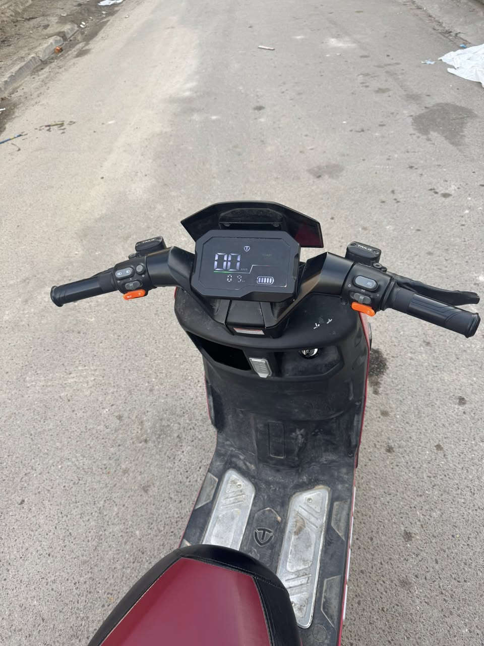 سلام عليكم دراجه وحش الكون او ام عيون صارلي اسبوعين من اشتريتها مابيها اي نقص بس يرادلها غسله نظيفه مابيها شخط بعدها جديده كلشي بيها شغال انطيك وياها مرايات و تجوه مال ظهر تواصل عل رقم *********** انطيني سعر و اكلك اي او لا ♥️
