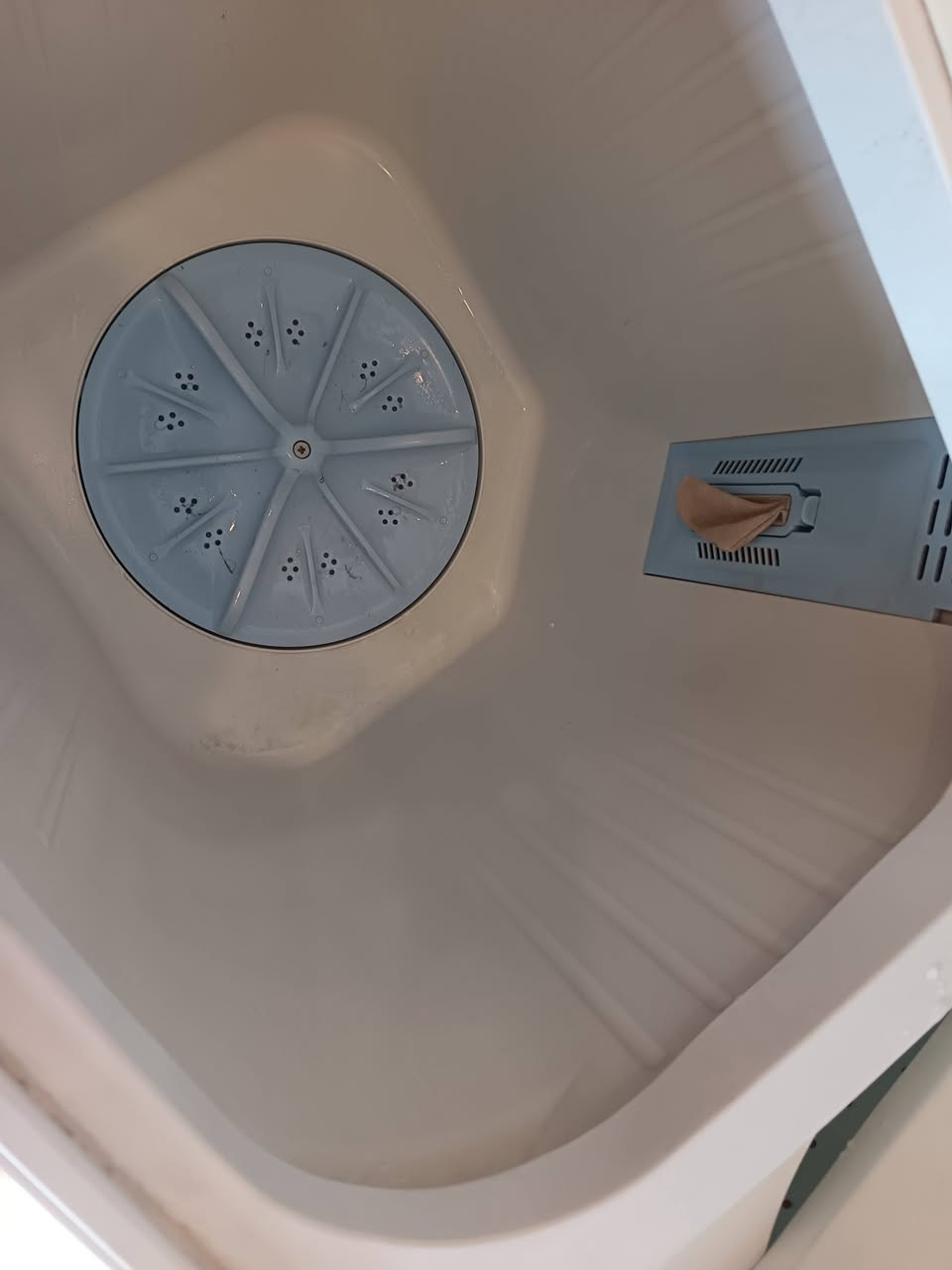 غسالة الحافظ حجم كبير استعمال قليل جدا السعر 200 وبي مجال شوية مكاني سبع ابكار 
***********
