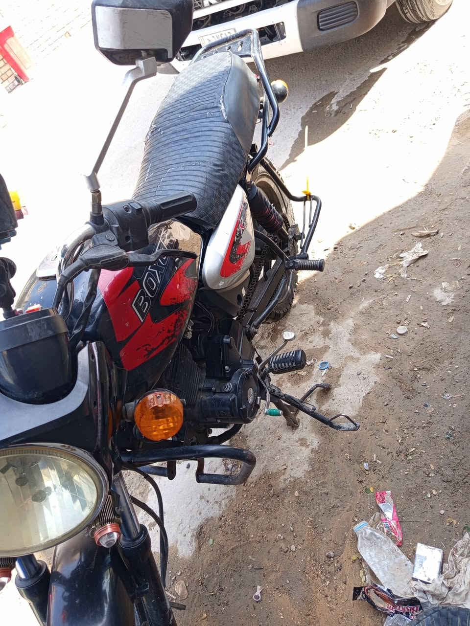 السلام عليكم دراجة بوكسر للبيع 2020 بدون اوراق دراجة نضيفة كير ومكينة كهربائيات تخم تاير جديد فقط الدكمة مال سلف عطلانة رايدهة 600 الف وبهة مجال مكاني بغداد الزعفرانية للستفسار ***********
