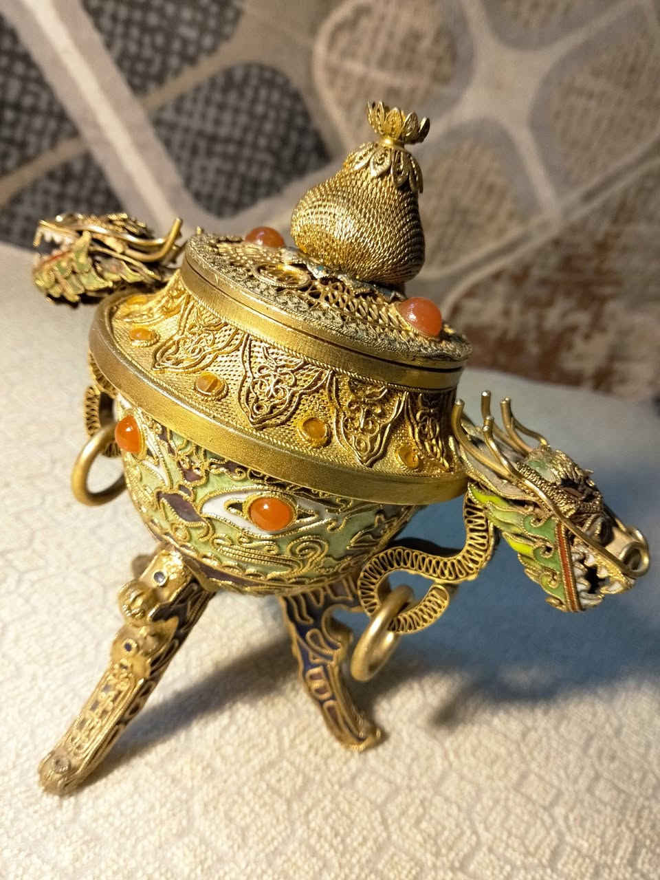 ٣ تحف كلوزونيه عتيق بحاله ممتازه 
للتقييم و البيع لمقدر البند
@إشارة


**إذا كنت صاحب هذا الإعلان وتريد حذفه لأي سبب، رجاءا أرسل رسالة إلى الدعم الفني**