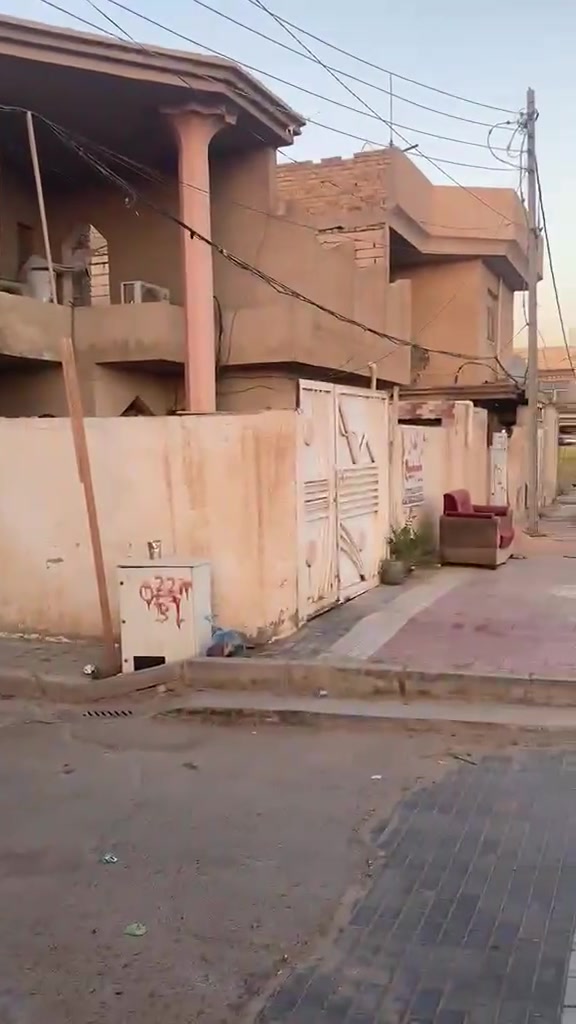 السلام عليكم بيت للبيع المساحه 150 متر البيت الي بصفه هم للبيع مساحته 150 يعني الي يريد واحد او ثنين يصيرن 300 لان اكو يسوو مشروع اكبر او استثمار الموقع تجاري موقعه كربلاء مهندسين سيف سعد قرب النافوره الكوثر ع شارع عام وفرع ركن صاير طابو صرف رقم الاستفسار ***********
