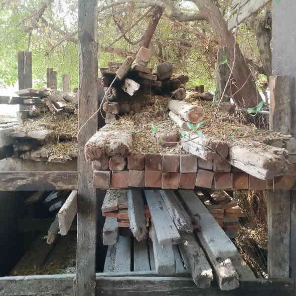 لبيع مكاني بغداد لشعب حي تجار  ابيع شلع مو ياهو ليجي ريد بس سير ولوح بي بس نص مكعب لوح طول ربعه لباقي تواصيل من طول  3 ومترين ومشكلة وبقارات وسير متر ومتر ونص مال قالب كامل بس لوح بي من مكب فقط شراي تصل مو شراي حته لا تعلق ***********
