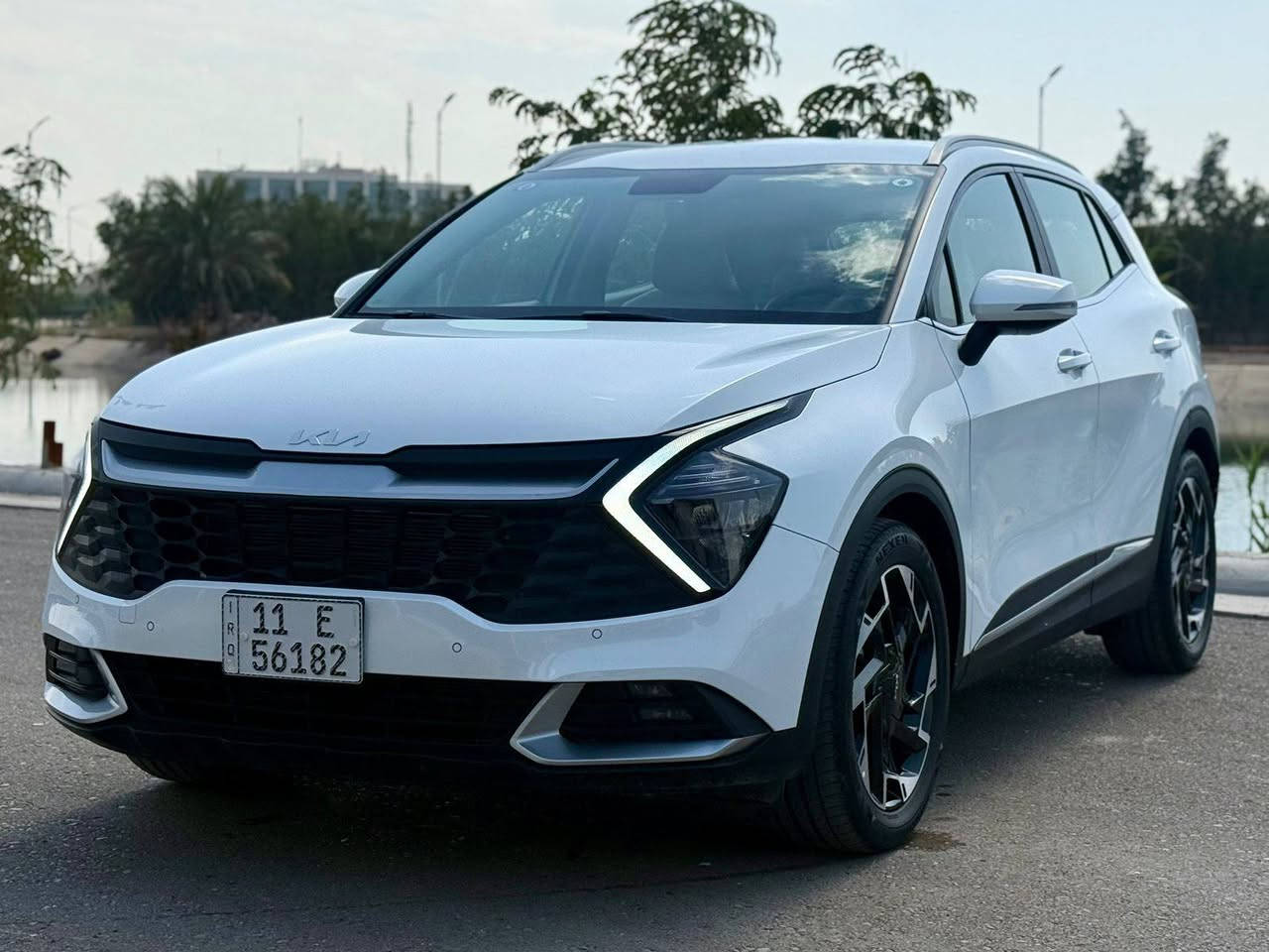 السلام وعليكم للبيع سبورتج 2024 خليجي مكفولة كفاله عامه
من البارد ولفتح جديده بعده زيرو  
فول مواصفات من عده البونراما 
السيارة ماشية (14) الف حقيقي
كراسي كهرباء وتدفئة جنطة كهرباء مود درايف حساس امامي وخلفي كاميرا تبريد شاشه وبيانو اوتو هولد ويل 19 كروم محرك 2000 اقتصادي مري شفط وترحيب اضاءه لد  زنون نزول منحدرات شاحن لاسلكي تحكم ستيرن وتدفئه
وبعد بيه هواي مواصفات 
السياره بعده بريحة الشركة تجي وشوف بعينك وسونار كدامك بل منشور رقم بغداد الجديد تحويل ثاني يوم 
السعر (219) وبية مجال 
مكان السيارة بغداد الرصافه
الاتصال ***********
