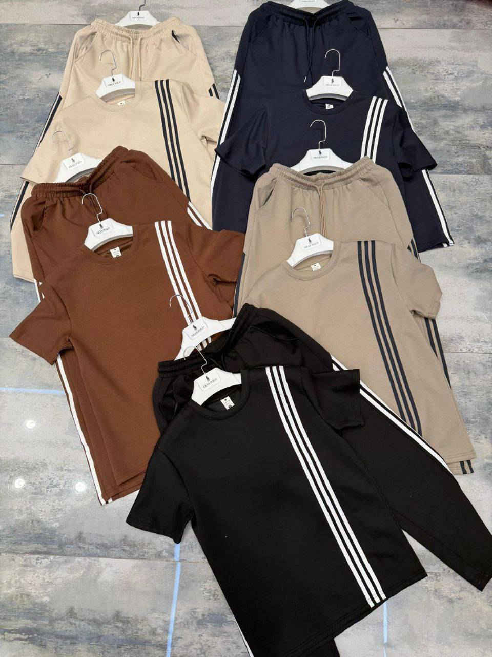 تراك رجالي صيني ماركه قطني اصلي  هاف 
قياس M _ 3XL
القطعه ب25 ألف 
الكارتون 24 قطعه اسود مكرر ب600 الف


**إذا كنت صاحب هذا الإعلان وتريد حذفه لأي سبب، رجاءا أرسل رسالة إلى الدعم الفني**