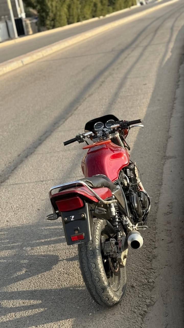 أسلام عليكم)CB400للبيع او مراوس السعر             1550وبيه مجال مكاني الرمادي التأميم ***********
