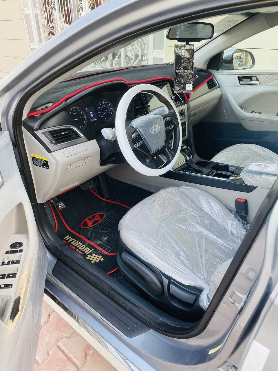 سلام عليكم         سوناته 2016
أمريكي اربع 4️⃣ قطع بدون صبغ           سنويه صاقطه

مكينه كير حداديه تبريد كفاله.            مواصفات عاديه 

سعر 100وبيه مجال               مكان سياره كربلاءطوريج 
***********
